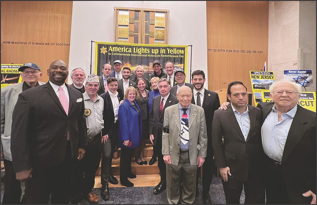 Rabbi Joe Potasnik leading International Remembrance Day Ceremony at Sutton Place Synagogue.