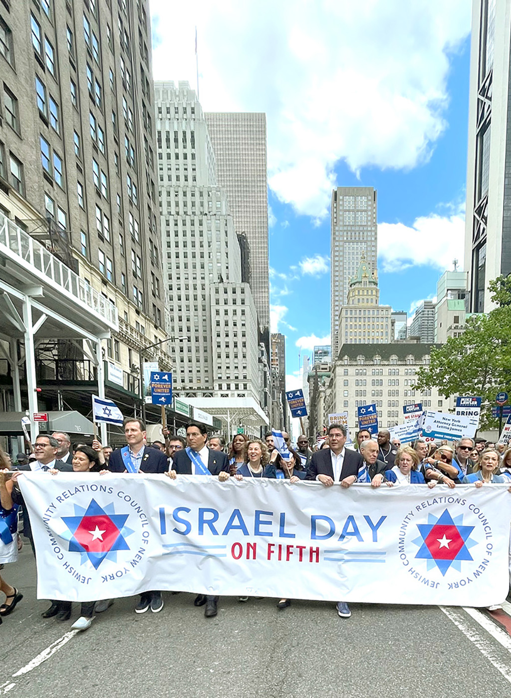 Start of parade with Israel’s UN Ambassador Danny Danon and parade organizers, Mark Treyger, President of the JCRC with the support of Eric Goldstein, President of UJA-Federation and others.