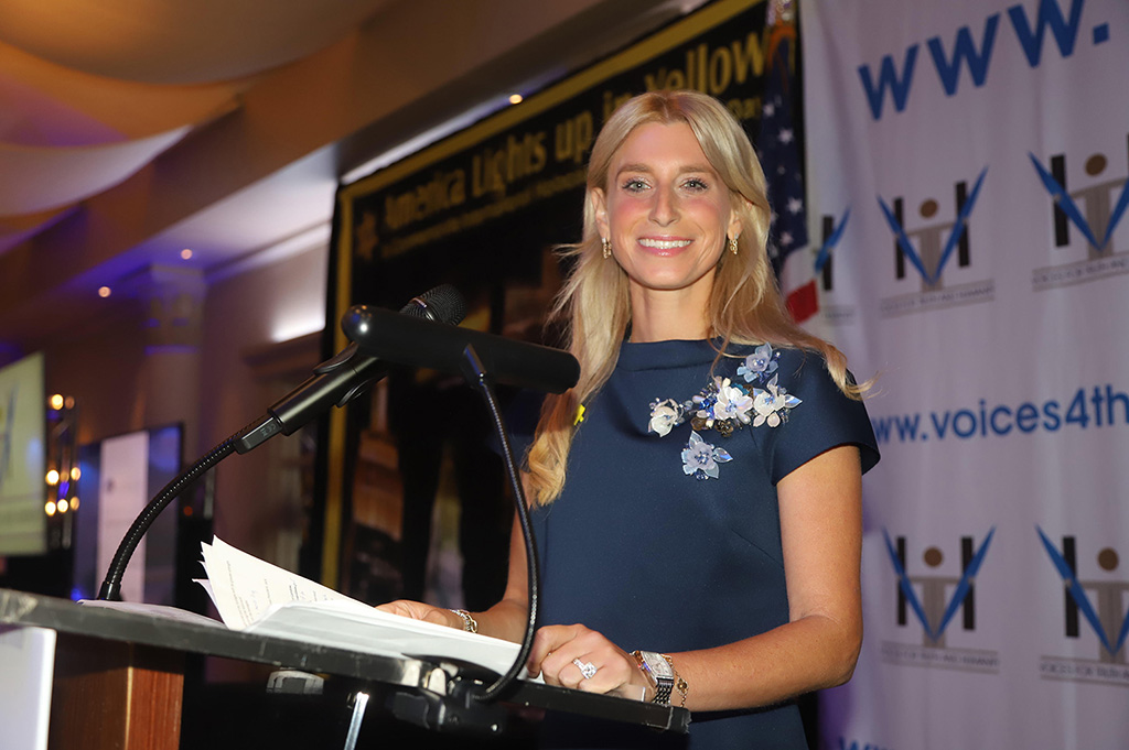 Ariella Noveck, Emcee and co-founder of BottomLine media.