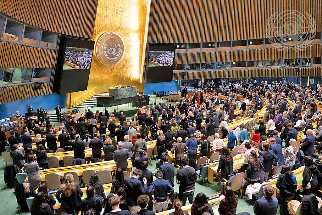 UN General Assembly standing for memorial prayer