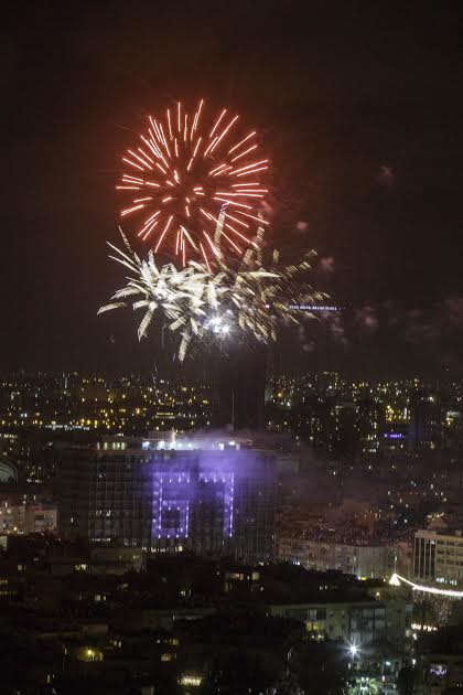 Israel made the jarring move from grief to joy on Wednesday evening,
welcoming Independence Day with fireworks during celebrations in Tel Aviv's
Rabin Sq. Photo: Assaf Shilo/Israel

