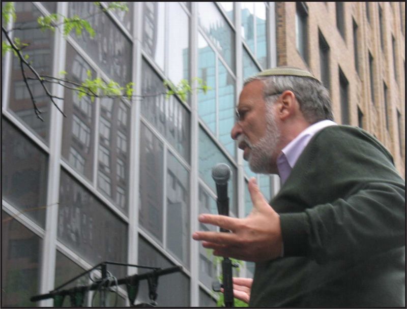 Rabbi Avi Weiss addresses a rally for Israel in NYC in April 2010.